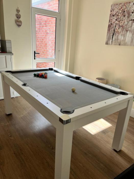 4 bedroom, sleeps 8, 30 seconds from beach, games table