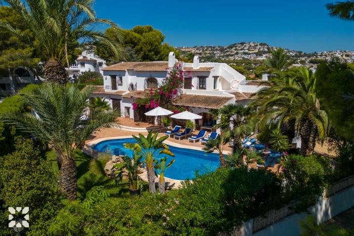 Villa Cogoll by Abahana Villas