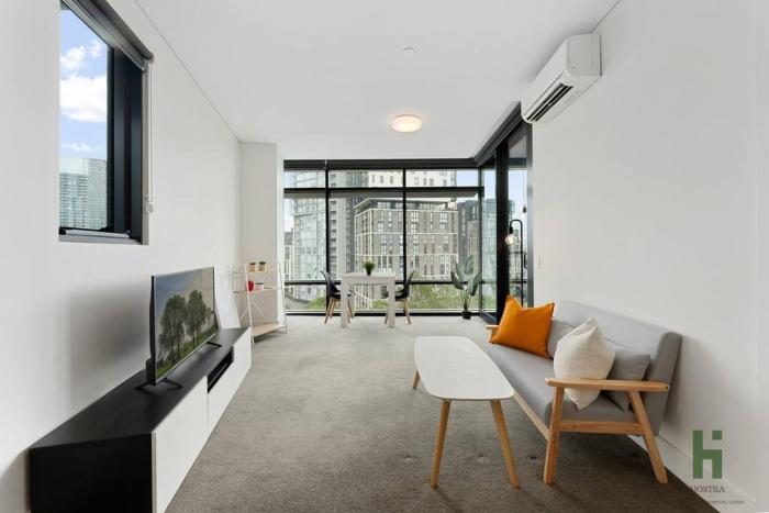 Cozy 1 bedroom at Olympic Park with one carspace