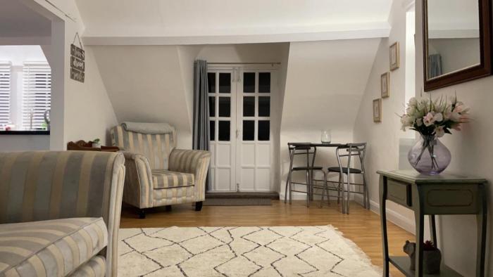 Apartment Sleeps 2 with Wi-Fi