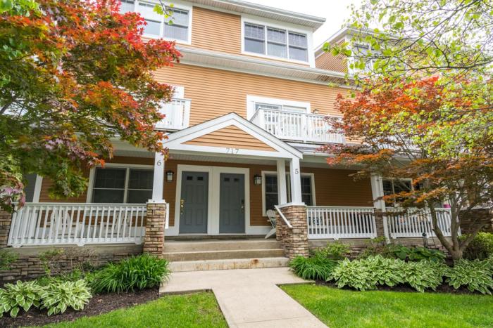 Water Street Retreat - In the heart of Downtown Saugatuck with views of the river!
