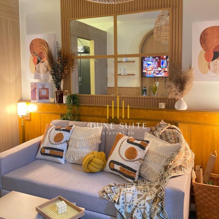 Aesthetic walking distance to MOA,near NAIA AIRPORT with NETFLIX,MINIVIDEOKE,BOARDGAMES-DUXE3