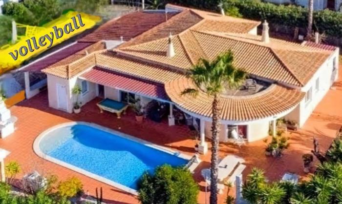 Oceanfront Villa - 8 rooms, 2 kitchens with pool, billiard table and Beach-Volleyball Court