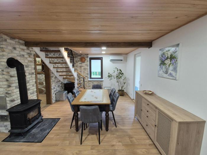 Namas Zarasuose su vyno rūsiu