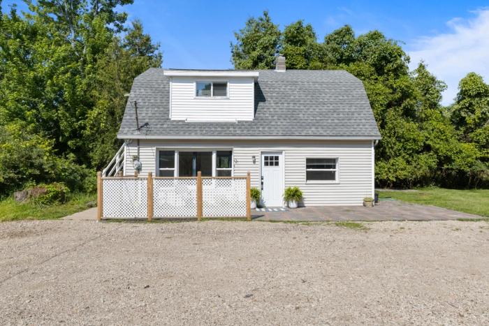 Pine Cove - Close to downtown and beaches