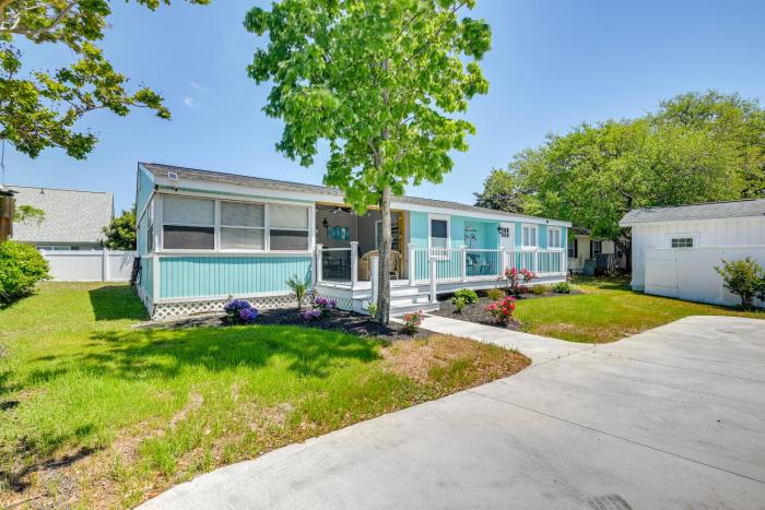 Community Pool and Beach Access Surfside Beach Home