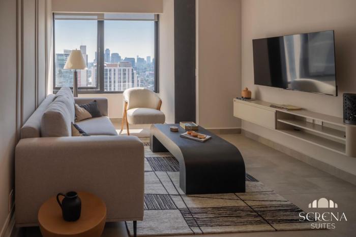 Elegant Condo with Air Conditioning, Pool, Sauna, & Fitness Center in Polanco