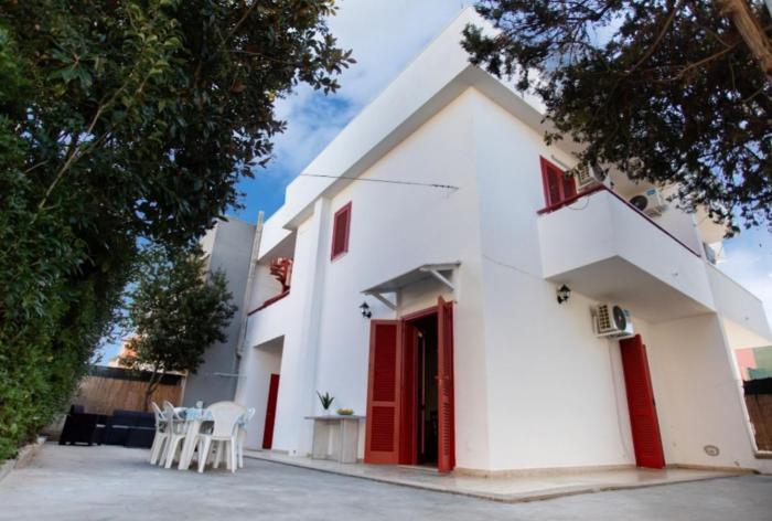 Villa Casaluce con giardino a 5 minuti dalle spiagge