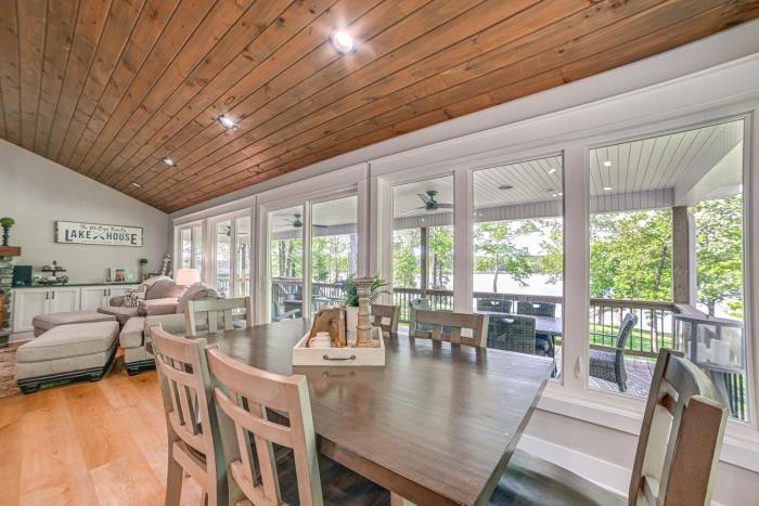 Modern Kentucky Lake Home w Deck, Dock, View