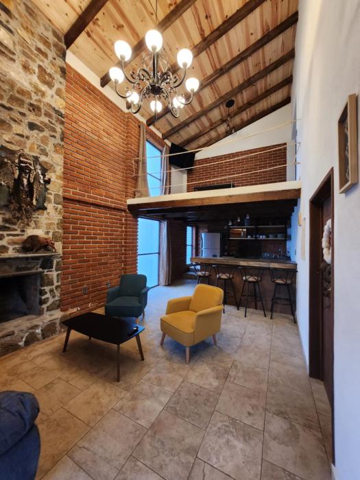 Villa Nidawi by Natut Huasca