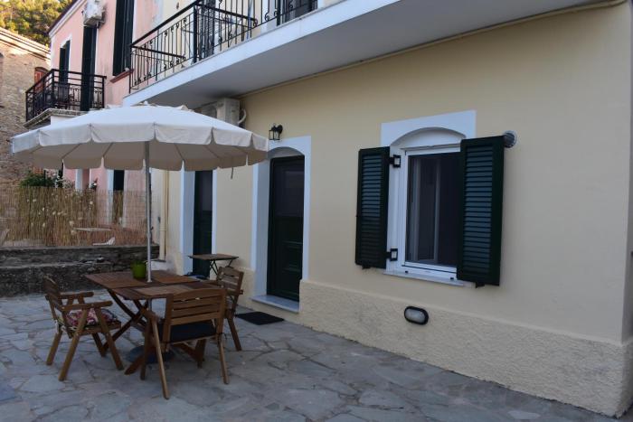 Christos Raches traditional apartment