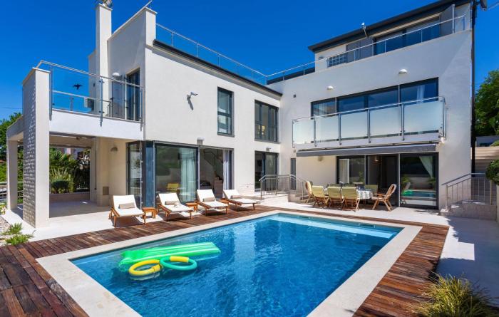 Awesome Home In Njivice