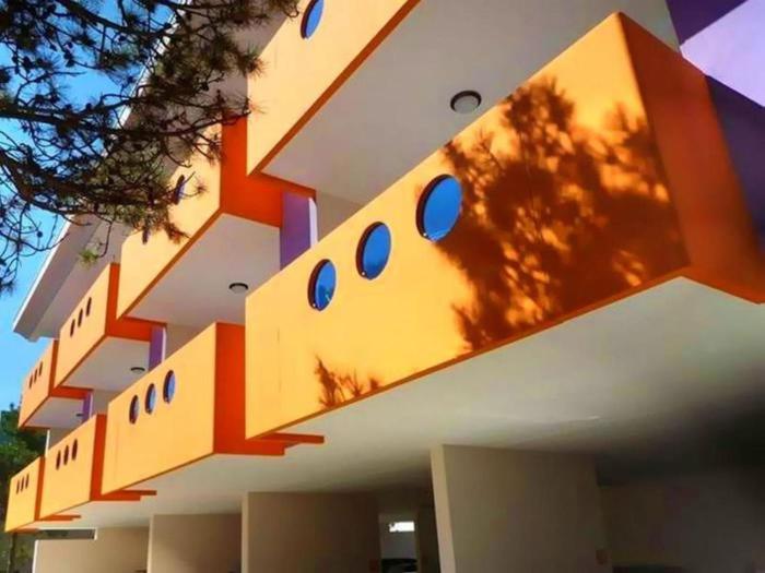 Comfort and relax by the pool-Beahost