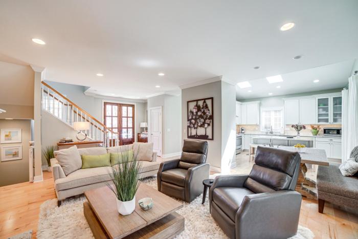 Downtown Douglas Home with Kayaks Near Oval Beach