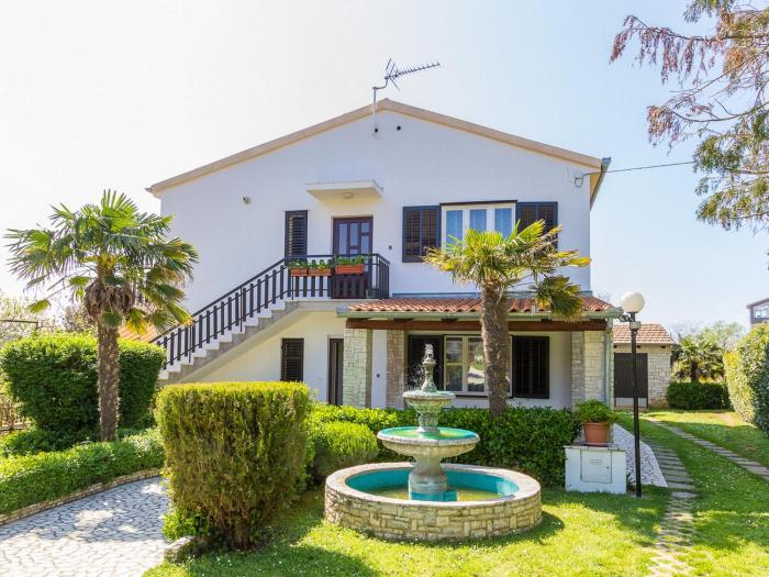 Comfortable apartment with terrace and garden