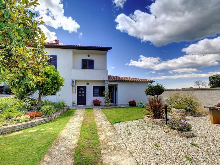 Apartment in Pula with Terrace