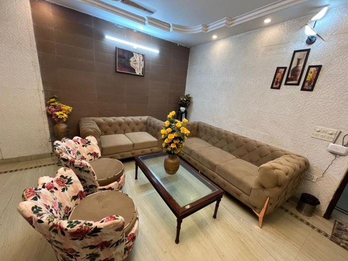 Divine India Service Apartment 3 BHK D-198 Saket