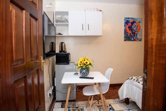 Lovely studio apartment with free parking space.