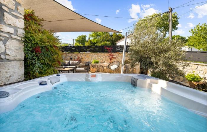 4 Bedroom Nice Home In Vlasici - Krsan