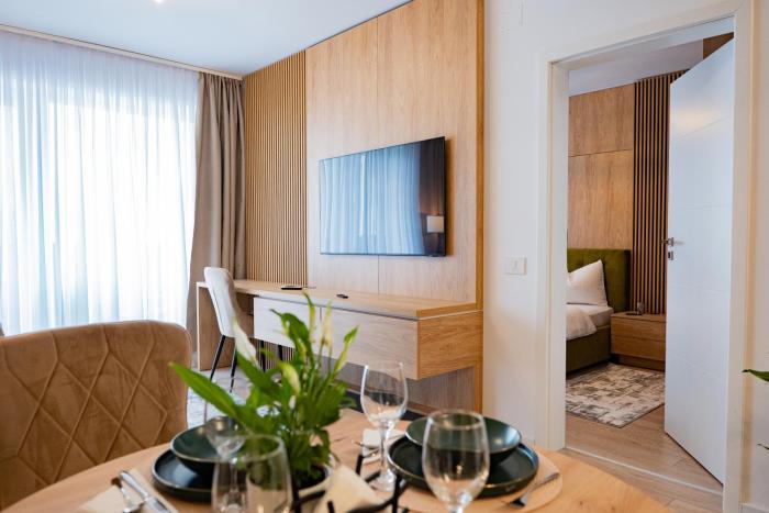 Denis Premium Suite - Private Parking - EV Station - Netflix - Self Check-in