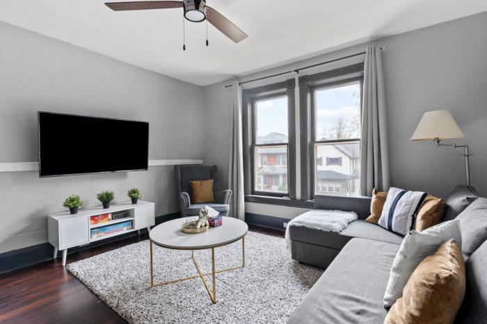 7BR house 19 ppl DT Windsor WD Free Parking