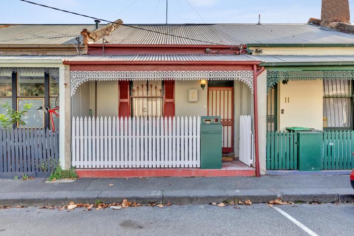 Melbourne Guest House with Parking and Courtyard