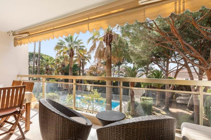 Appartement vue piscine, proche mer