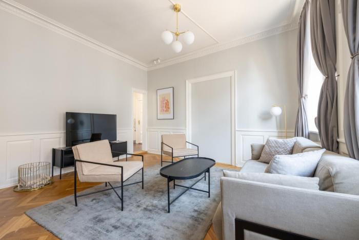 Large Apartment with Canal View in Central CPH City