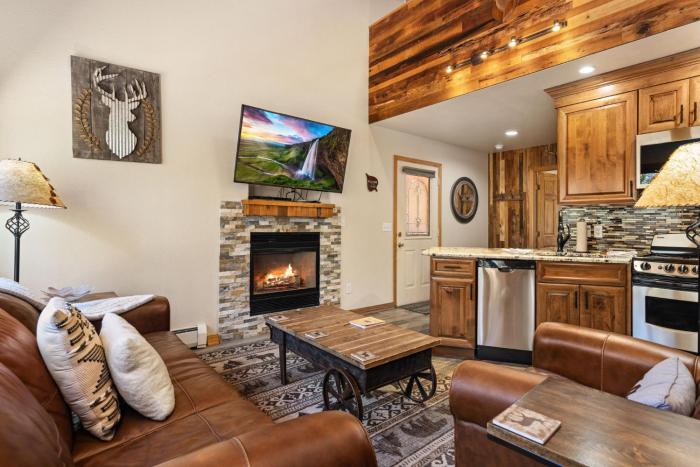 Creekside Suites 03 by Estes Park Condos