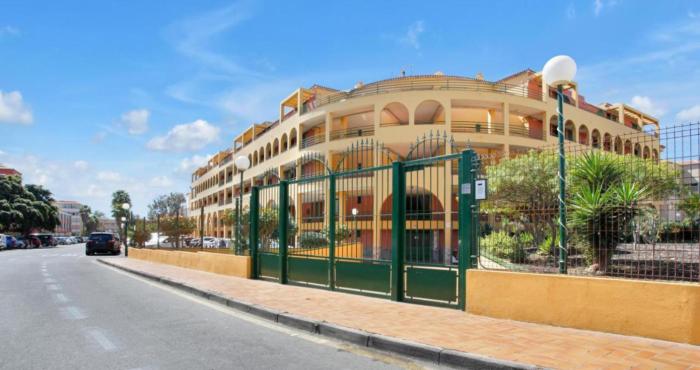 Orange Paradise Apartment