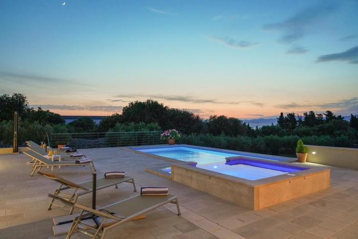 Seaside family friendly house with a swimming pool Supetar, Brac - 23114