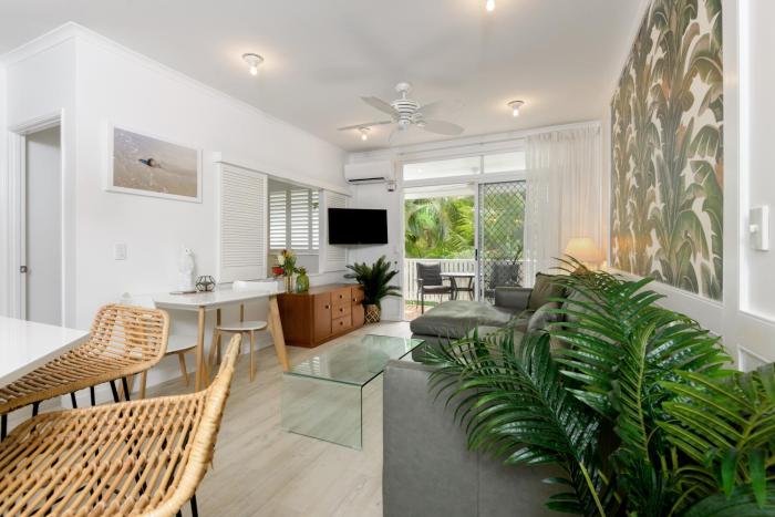 Palm Views at Coral Apartments