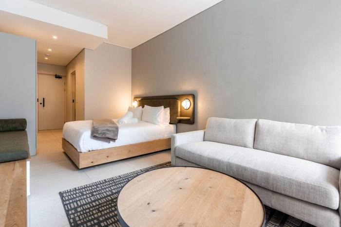 The Rose 105: Studio Apartment with Rooftop Pool