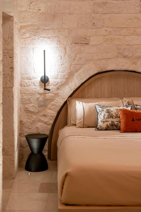 Naiira Luxury Trullo - jacuzzi and patio