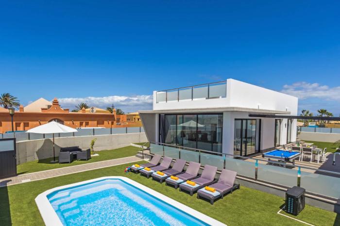 Villa Suenos by Villa Plus