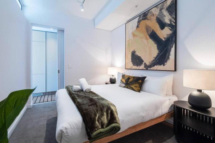 Modern Escape at The Rubik & Rooftop Pool, AC