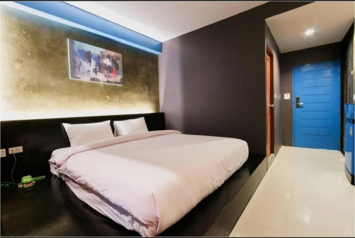 Coconut budget & boutique