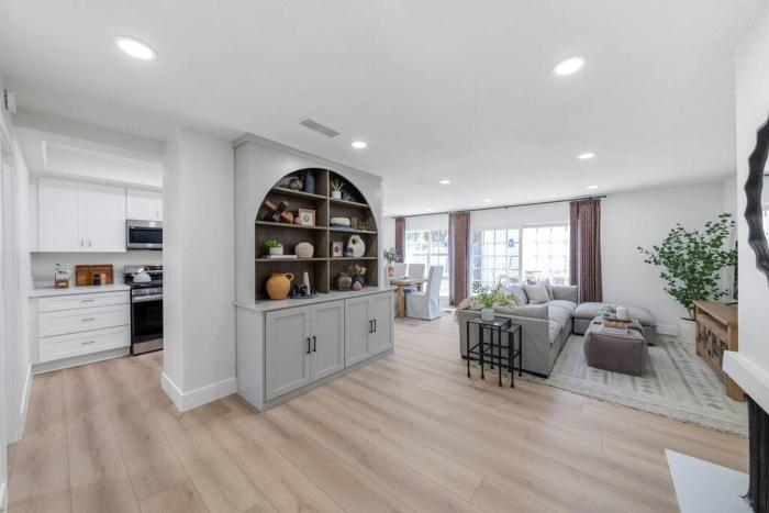 Live on Newport Back Bay