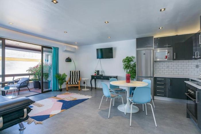 Ocean and Sunset 2nd line beach upscale flat AC