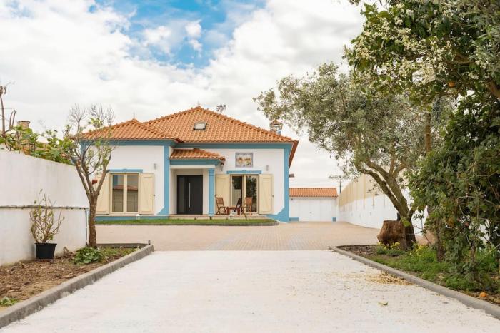Casa das Grutas - Spacious villa with private parking