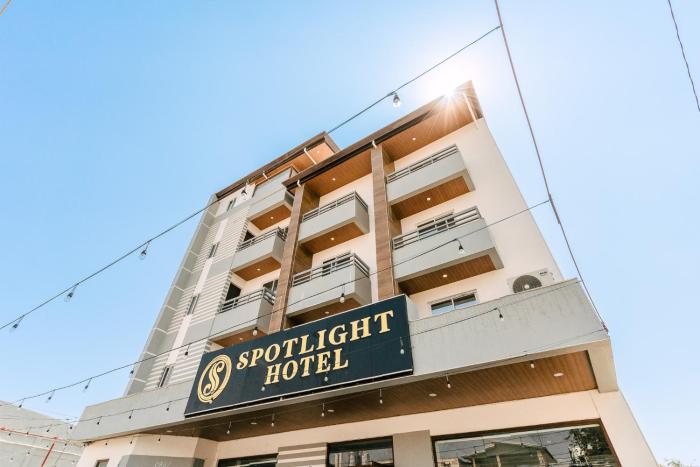 Spotlight Hotel near Hundred Islands Wharf
