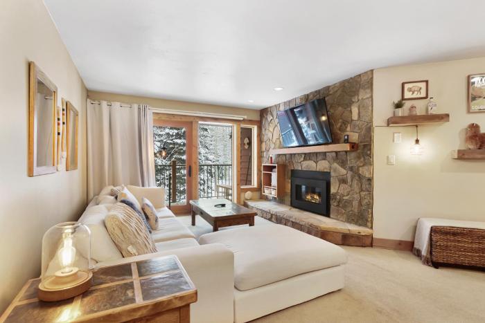 Sawmill Creek Condo 210 by Great Western Lodging