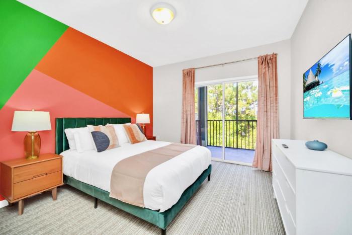 Modern 3BR Condo Near Disney- Pool