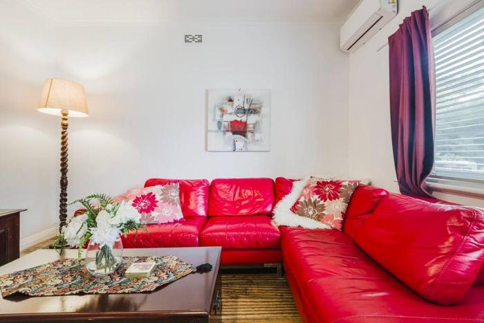 Yarraville Garden Large home with yard and parking