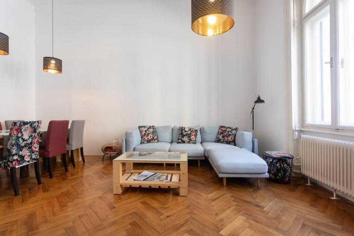 Spacious Apartment in Historic Centre & FREE Parking