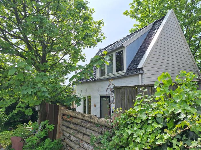 Ithaka Beach House, unieke plek met vrij parkeren!