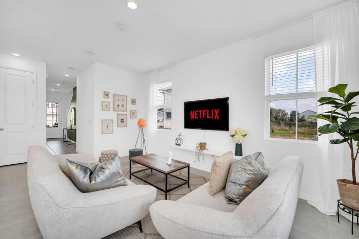 Modern and Luxurious Home Near Orlando Parks