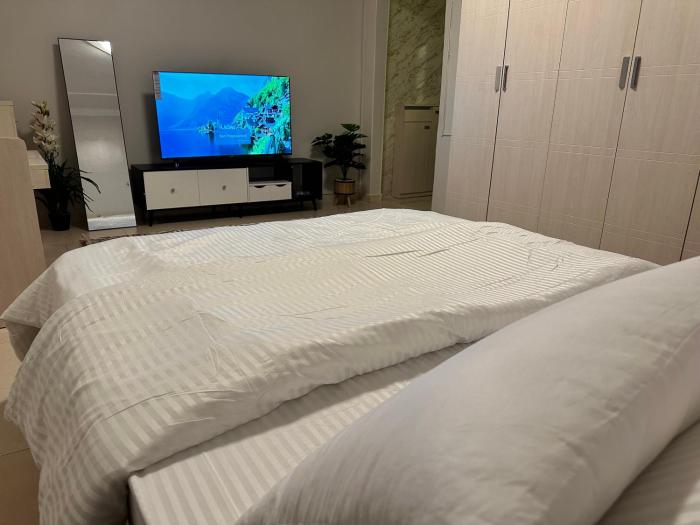 استديو رقم 8 بدخول ذاتي واثاث انيق