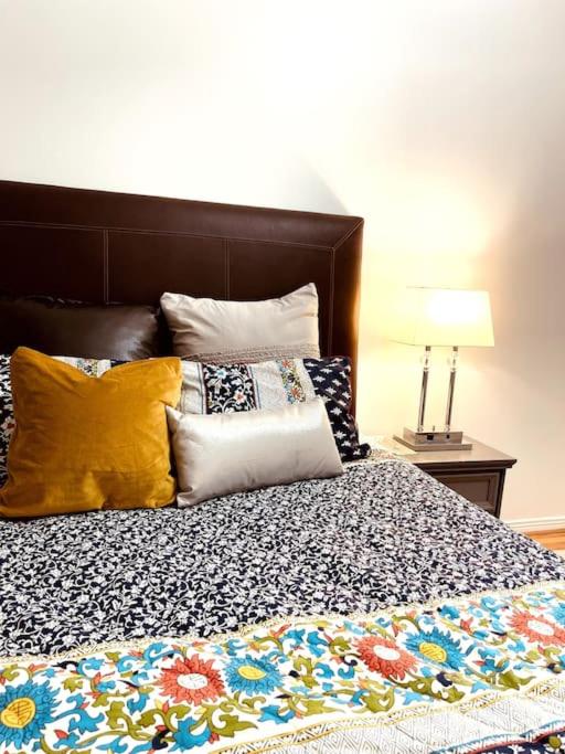 Vintage 2 bed 2 bath suite Distillery District