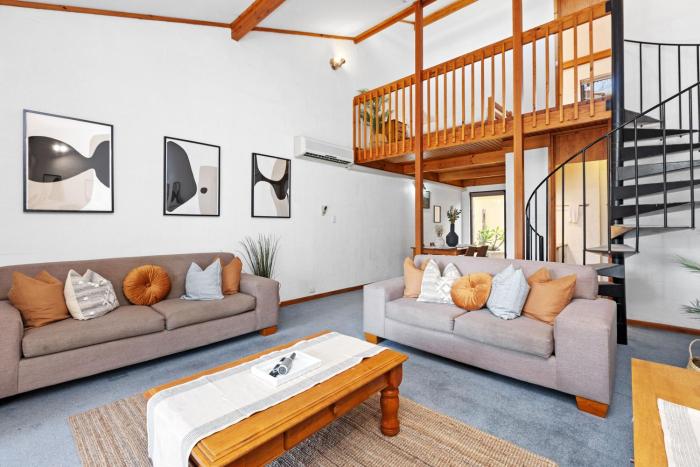 1 Cottesloe - steps from beach - sleeps 3 WIFI